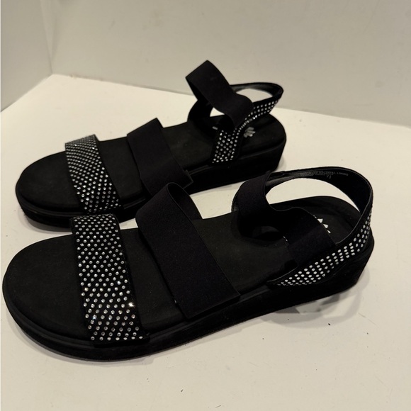 Yellow Box Black Sandals - Picture 3 of 6